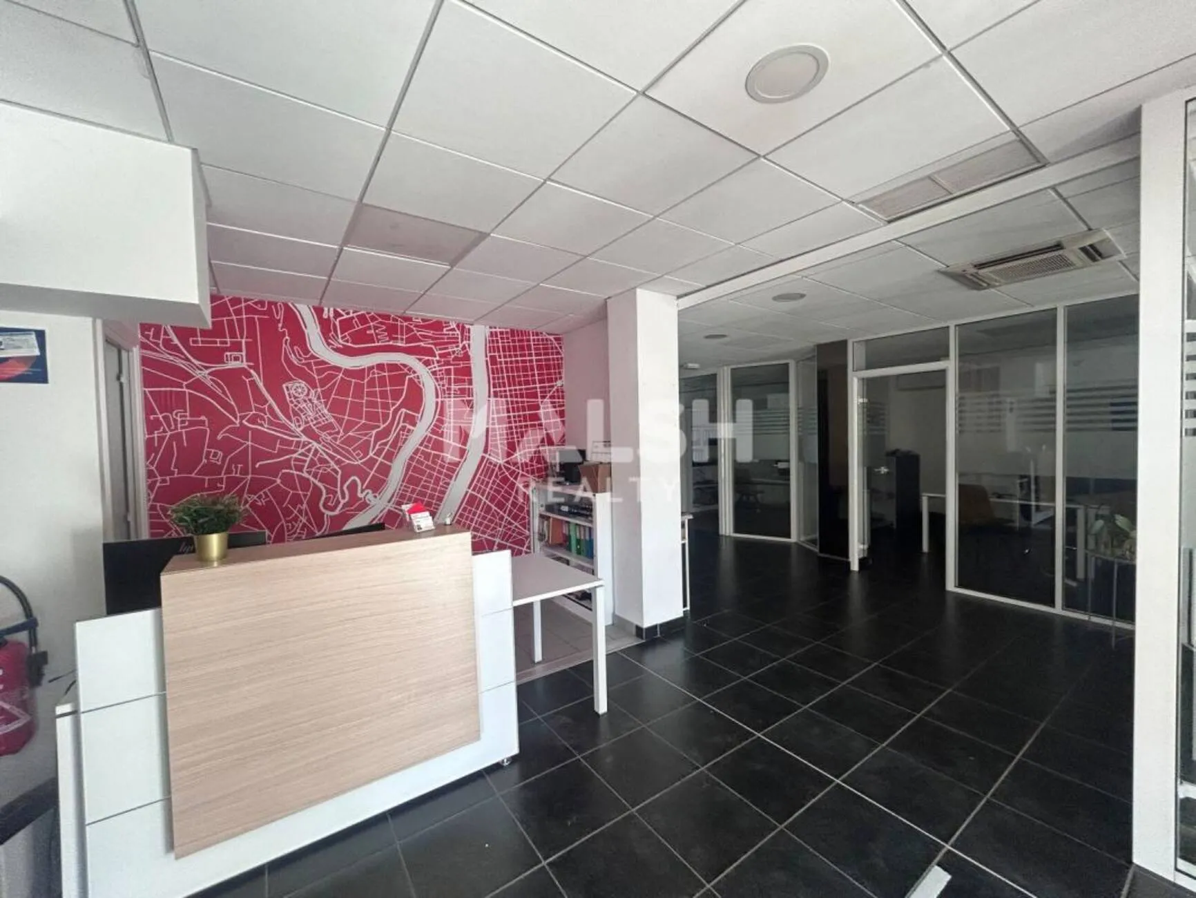Location local professionnel 194 m² – Villeurbanne Carré de Soie / Grand Clément (69100)