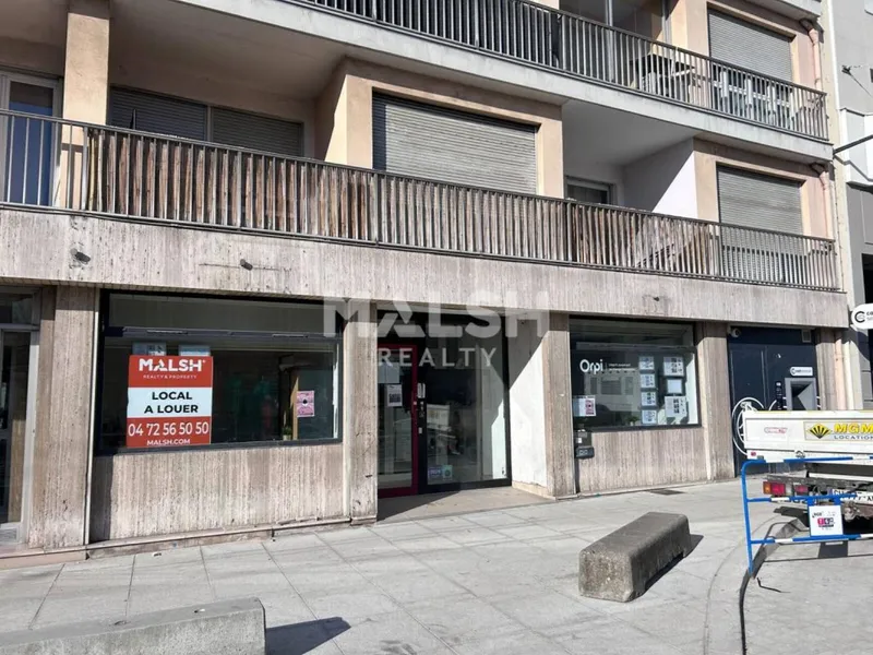Location local professionnel 194 m² – Villeurbanne Carré de Soie / Grand Clément (69100)