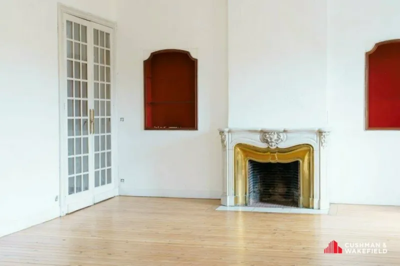 Local professionnel à louer à Bordeaux – 131 m² Place Gambetta