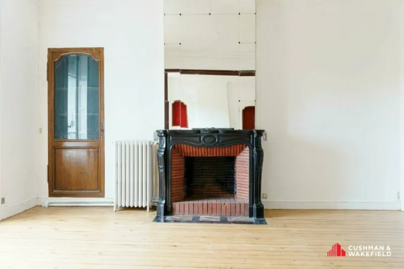 Local professionnel à louer à Bordeaux – 131 m² Place Gambetta