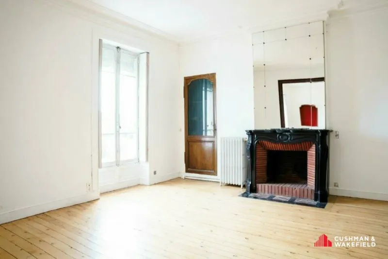 Local professionnel à louer à Bordeaux – 131 m² Place Gambetta