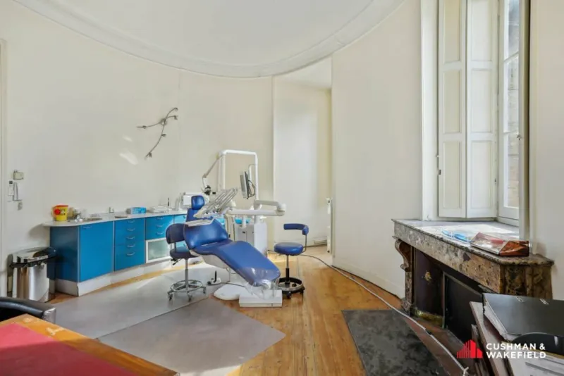 Ancien cabinet dentaire à louer à Bordeaux – face à la Pharmacie Centrale, rue Sainte-Catherine