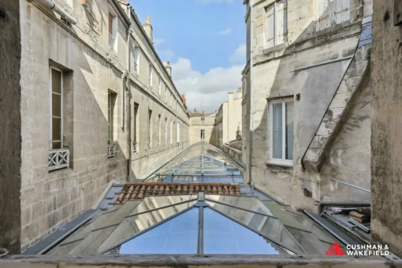 Ancien cabinet dentaire à louer à Bordeaux – face à la Pharmacie Centrale, rue Sainte-Catherine