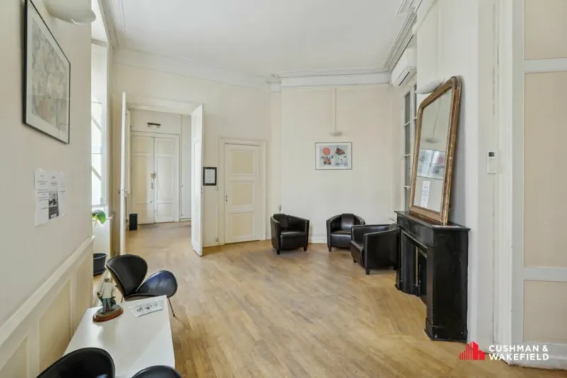 Ancien cabinet dentaire à louer à Bordeaux – face à la Pharmacie Centrale, rue Sainte-Catherine