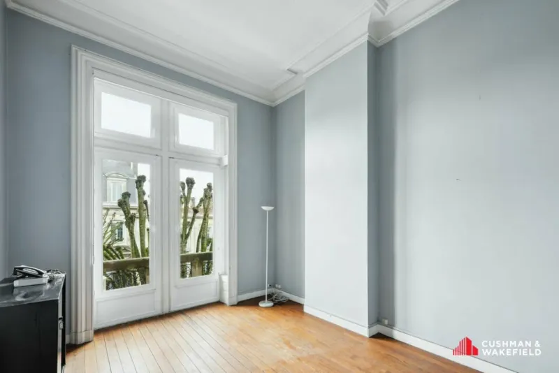 Local professionnel à louer à Bordeaux – 100 m² près du Parc Bordelais