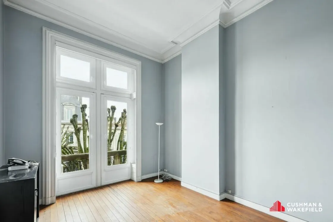 Local professionnel à louer à Bordeaux – 100 m² près du Parc Bordelais