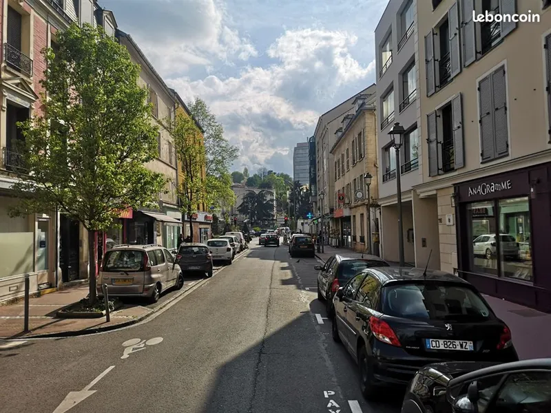 Local commercial à louer à Sèvres – 87 m² en centre-ville