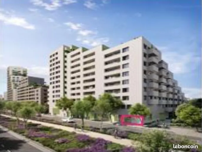 Local commercial à louer à Ivry-sur-Seine – 121 m² – Centre-ville