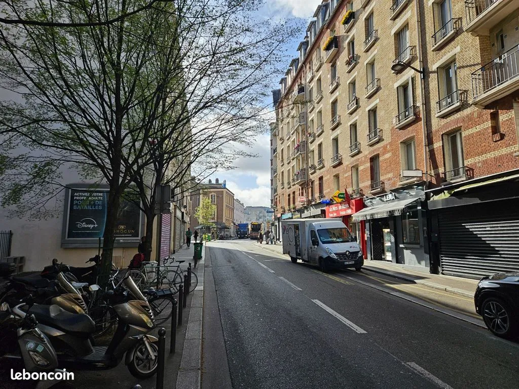 Local commercial à louer à Paris 19 – 54 m² – Bassin de la Villette