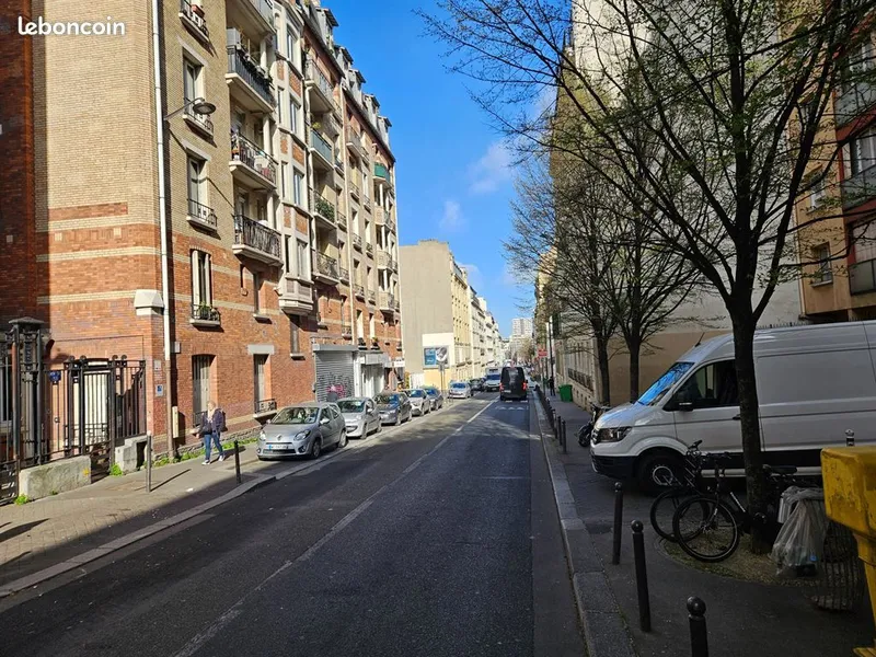 Local commercial à louer à Paris 19 – 54 m² – Bassin de la Villette