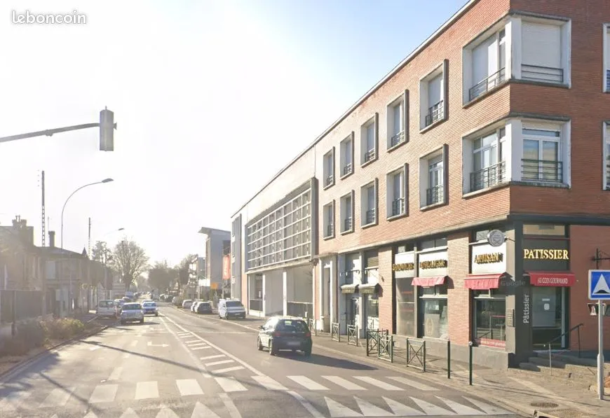 Local commercial à louer à Hardricourt – 72 m² – Proche gare