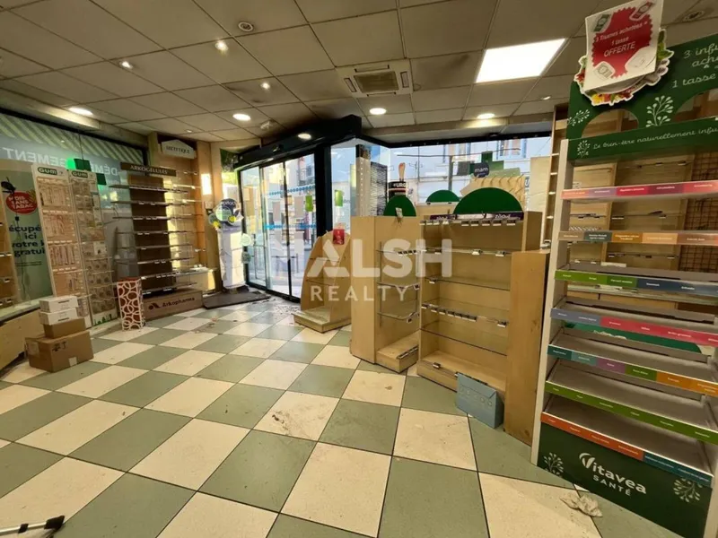 Ancienne pharmacie – Local idéal cabinet paramédical 145 m² – Brignais (Lyon Sud-Ouest)