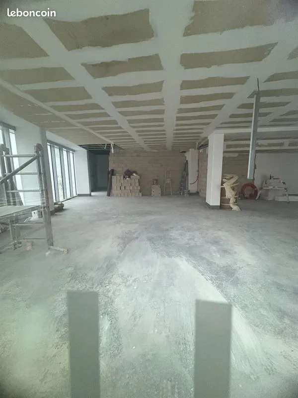 Local commercial à louer à Bagneux – 98 m² – Proche RER