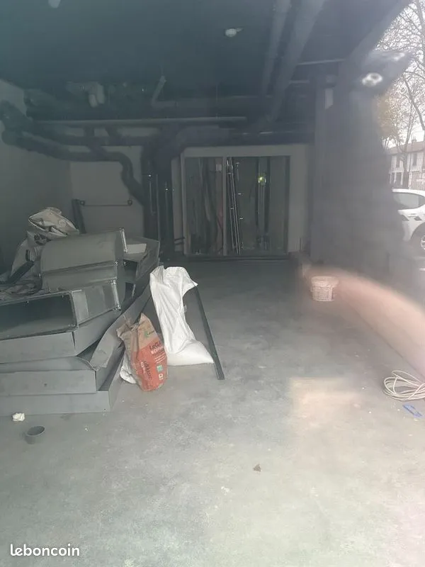 Local commercial à louer à Bagneux – 98 m² – Proche RER