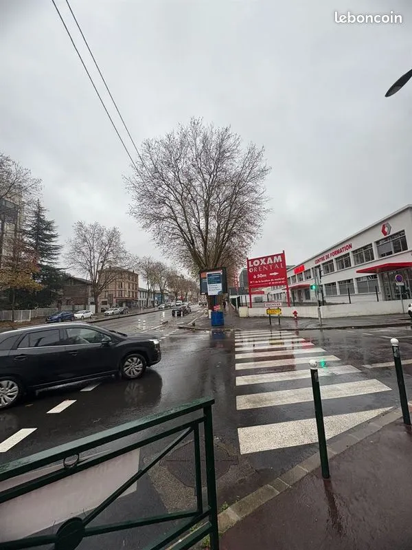 Local commercial à louer à Bagneux – 98 m² – Proche RER