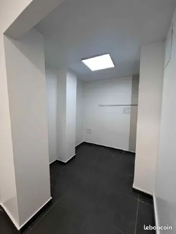 Local commercial à louer à Paris 10 – 61 m² – Château d’Eau / Gare de l’Est