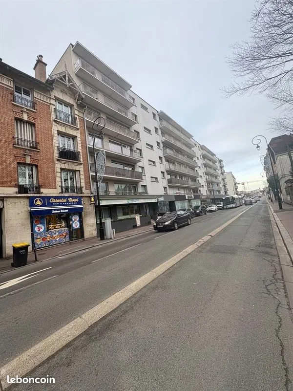 Local commercial à louer à Saint-Maur-des-Fossés – 54 m² – Champignol / Le Parc