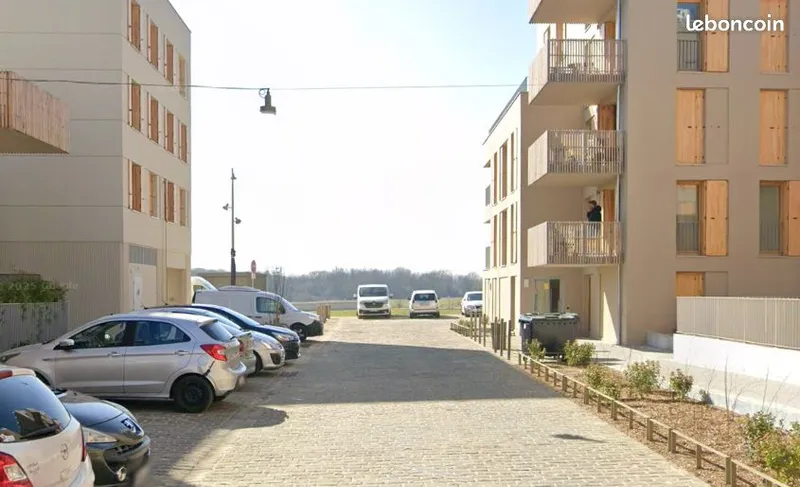 Local commercial à louer à Rungis – 65 m² – Proche RER / Tramway