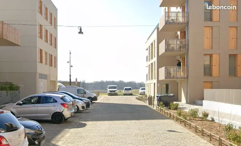 Local commercial à louer à Rungis – 65 m² – Proche RER / Tramway