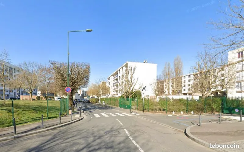 Local commercial à louer à Rungis – 65 m² – Proche RER / Tramway