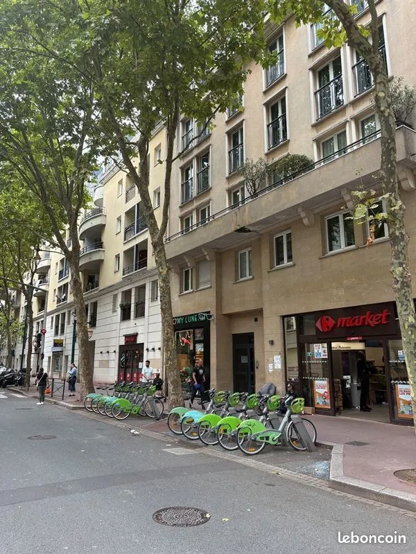 Local commercial à louer à Saint-Maurice – 45 m² – Axe passant