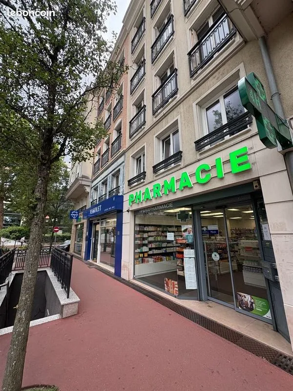 Local commercial à louer à Saint-Maurice – 45 m² – Axe passant