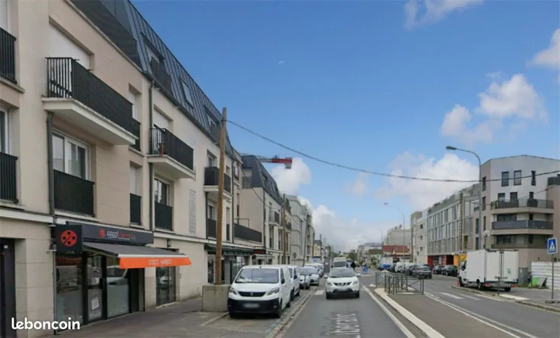 Local commercial à louer avec jardin à Chennevières-sur-Marne – 209 m²