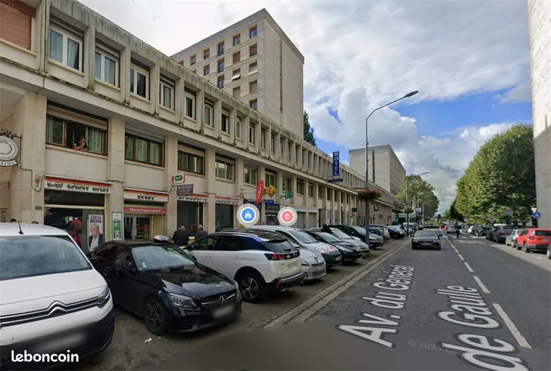 Local commercial à louer à Meudon – 137 m² – Meudon-la-Forêt
