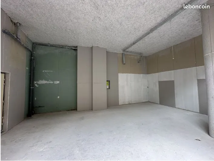 Local commercial à louer à Juvisy-sur-Orge – 53 m² – Centre-ville