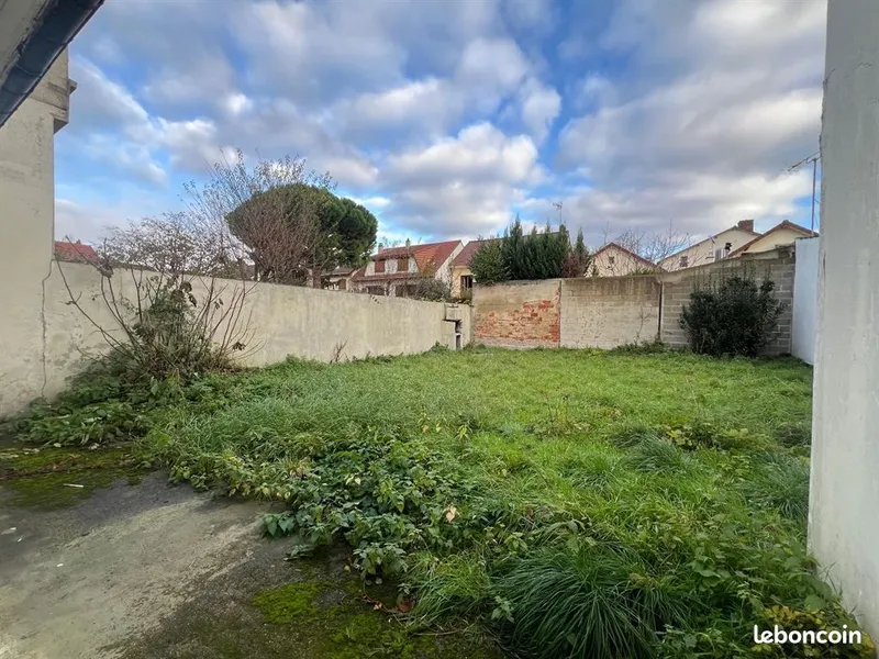 Local commercial à louer avec jardin au Raincy – 220 m² – Centre-ville