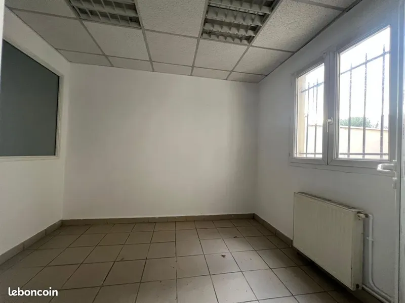Local commercial à louer avec jardin au Raincy – 220 m² – Centre-ville