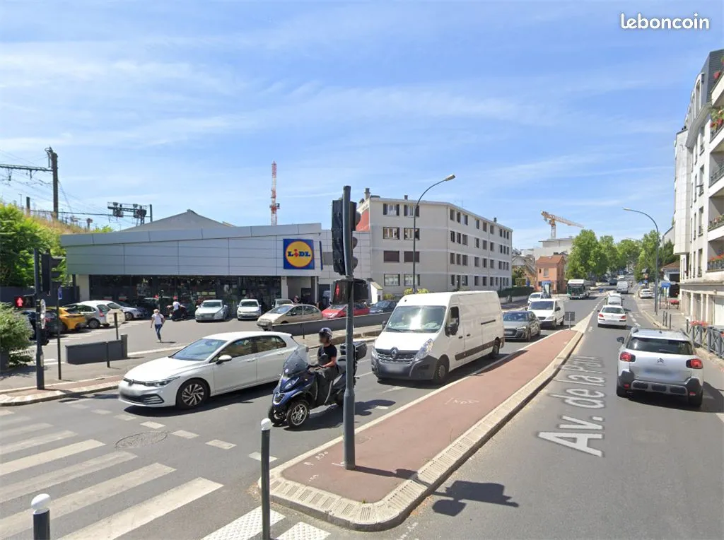 Local commercial à louer avec jardin à Vanves – 120 m² – Proximité gare de Clamart