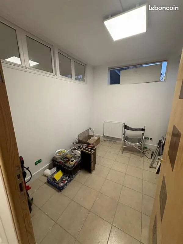 Local commercial à louer à Saint-Maur-des-Fossés – 77 m² – Adamville / Le Parc