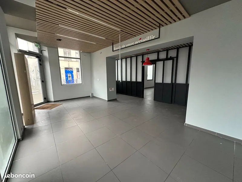 Local commercial – 120 m² – Vieux-Lille (angle premium)