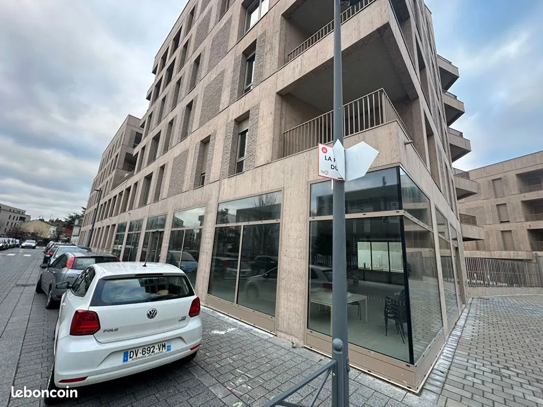 Local commercial – 240 m² – Lille Sud
