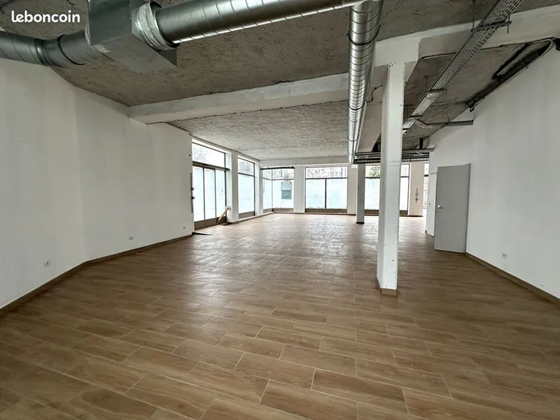 Local commercial – 240 m² – Lille Sud