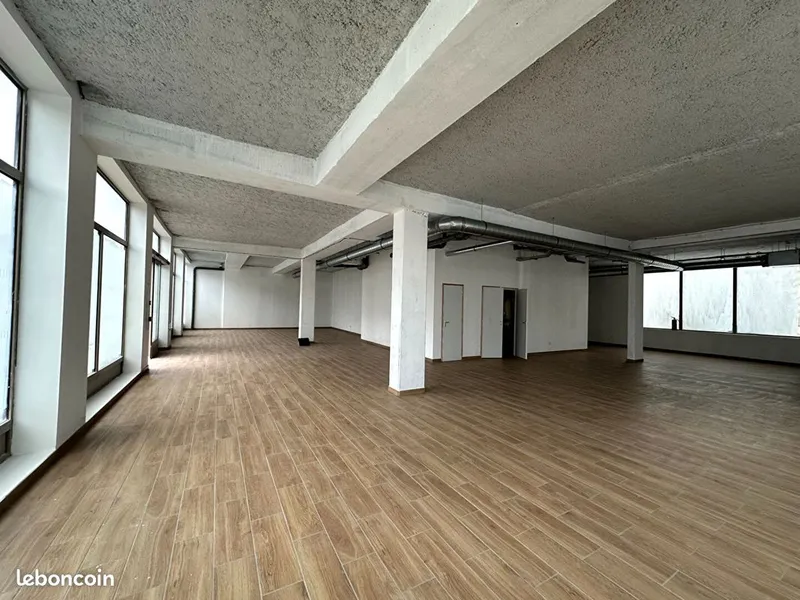 Local commercial – 240 m² – Lille Sud