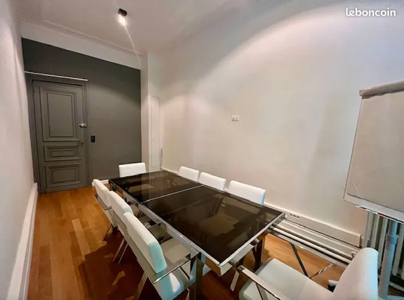 Local professionnel – 60 m² – Lille, Quartier Liberté