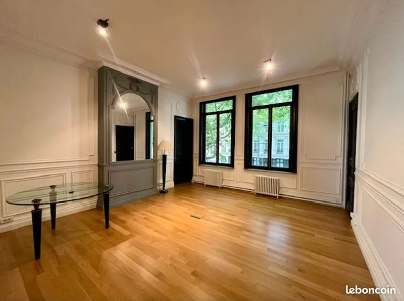 Local professionnel – 60 m² – Lille, Quartier Liberté