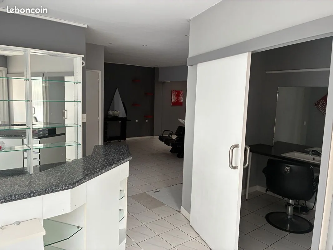 Local commercial – 88 m² – La Madeleine (angle place du marché)