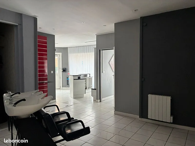 Local commercial – 88 m² – La Madeleine (angle place du marché)