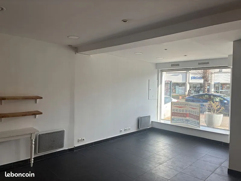 Local commercial – 90 m² – Villeneuve-d’Ascq (tram Le Sart)