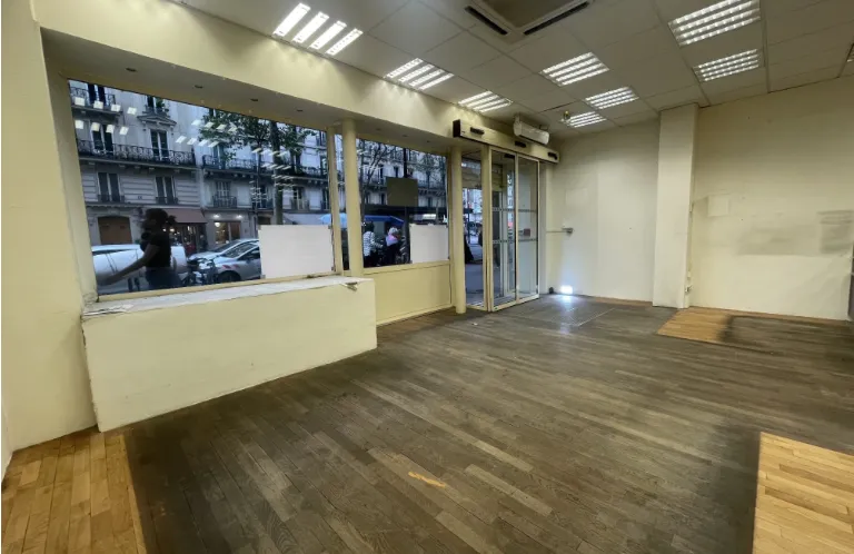 Local commercial de 128m² sur 2 niveaux - idéal Cabinet Médical / Dentaire / Cardiologie à Paris 75005