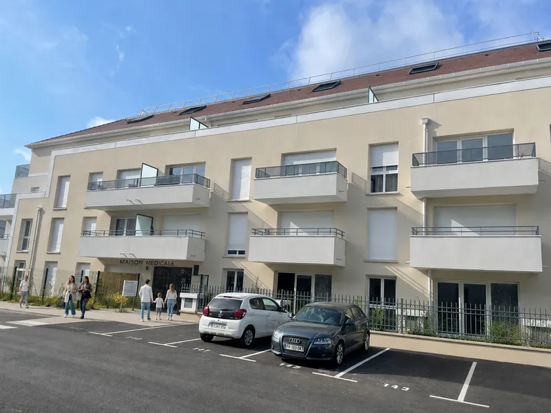 Local de 307m² professions de Santé - Murs bruts
