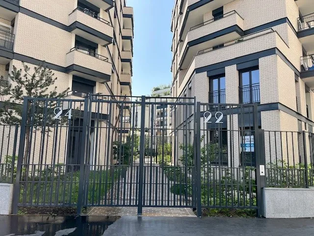 Murs bruts à louer professions de Santé - 170m²