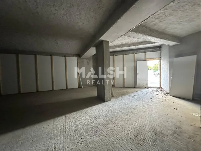 Local professionnel 275 m² à aménager – Idéal pôle médical / paramédical – Villefranche-sur-Saône (69400)