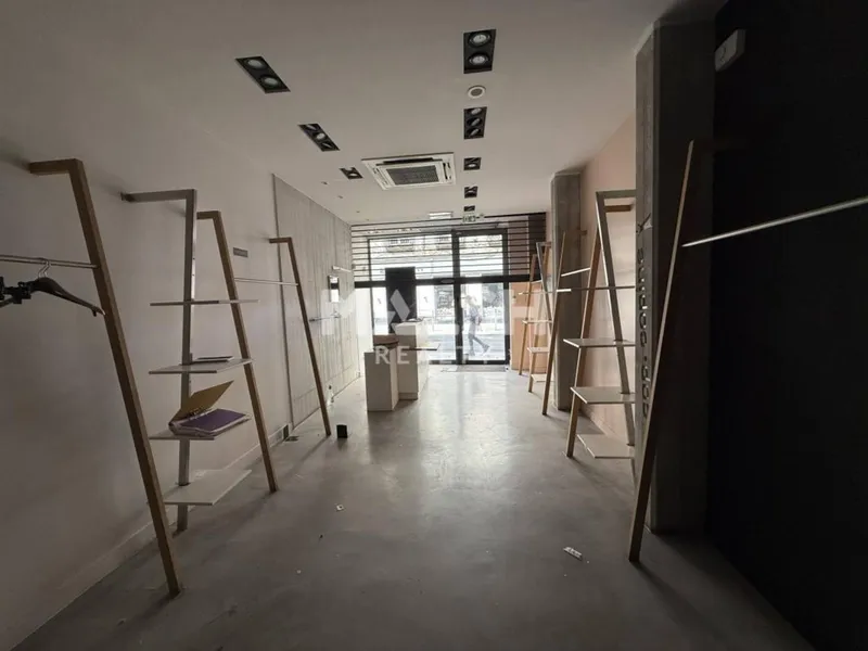 Local commercial 80 m² – Emplacement n°1 – Saint-Étienne (42000)