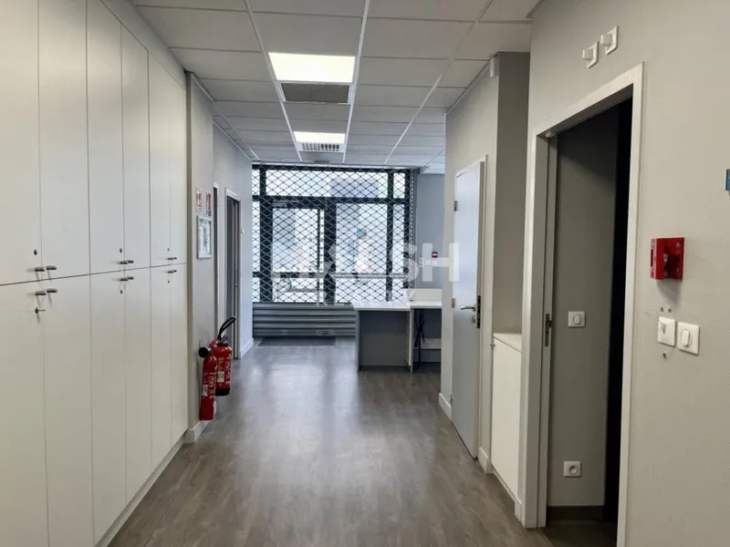 Local commercial 75 m² – Ancien centre dentaire – Idéal activités médicales et paramédicales – Lyon 9
