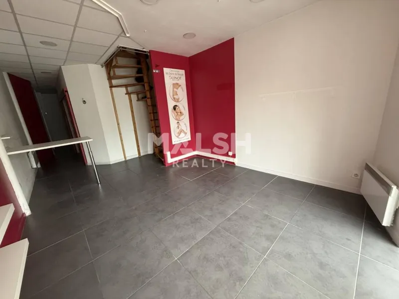 Local commercial 88 m² – Ancien centre esthétique – Le Chambon-Feugerolles