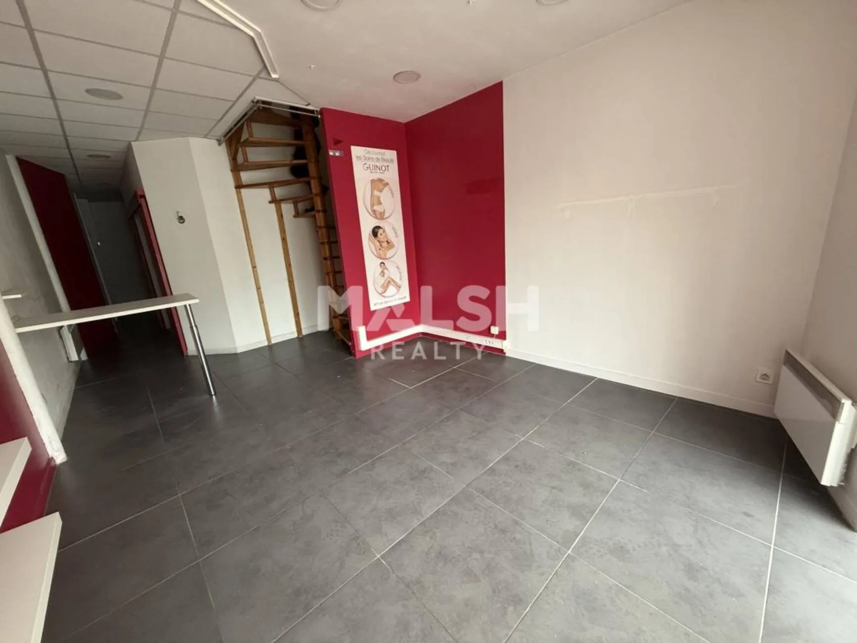 Local commercial 88 m² – Ancien centre esthétique – Le Chambon-Feugerolles